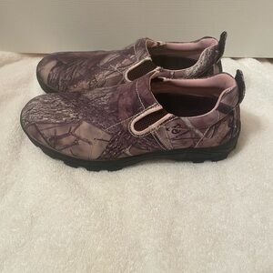 Red Head Women's 9 M XTR Camo Moc Realtree Slip On Shoes With Pink Trim